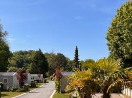 Domaine du Blanc Pignon, campsite in La Calotterie