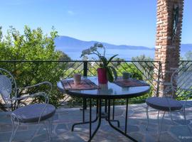 Nerotrivia Villa - Ocean Panorama and Lush Gardens, hotel cerca de Church of Agios Ioannis Kolivitis, Nerotriviá