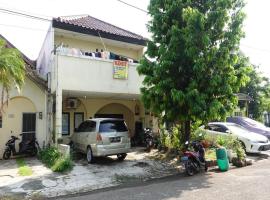 OYO 93836 Budi Residence 1, hotel en Bekasi