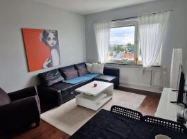 Central boende med gång avstånd till centrum och lasarettet, hotell i Motala