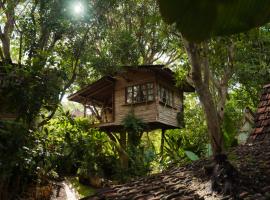 Roots Tree House, hotell sihtkohas Uluwatu