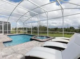 1509 MC - Exquisite 8BR Villa with Pool Games