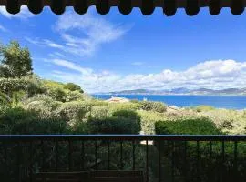 LA BAIE Studio cabine climatisé, vue mer, pour 4 personnes avec piscine sur la presqu'île de Giens à Hyères