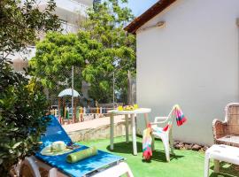 102 Bright Accomodation with Pool View, hotel in Playa Fañabe