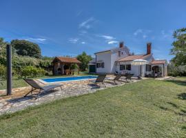 Pool House Robertino - Happy Rentals, hotelli kohteessa Vabriga