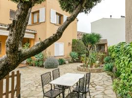 Schickes Haus am Montgrí, hotel com estacionamento em Torroella de Montgrí