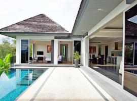 Sea View Pool Villa Honey 3 Beds, hotel in Thalang