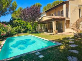Villa de 5 chambres avec piscine privee jardin clos et wifi a Salon de Provence., rumah kotej di Salon-de-Provence