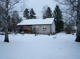 Zentral gelegenes Ferienhaus Villa sol Mörlunda in Schweden - Nahe zum See und 1 Minute zum Einkaufsmarkt