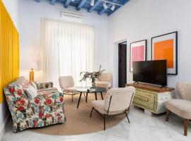 Almirante Hoyos House with Private Terrace, vila v destinaci Seville