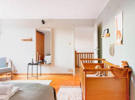 Authentic house with playroom and infrared sauna，比爾曾的小屋