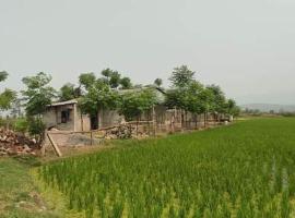 Gadyauli Village, cabaña en Debichaur