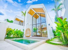 The Putih Tiny Villa - Cozy Mezzanine 4 mins from Beach, hotel Tanah Lotban