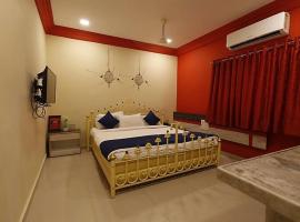 Hotel Suraj Inn, hotell nära Surat flygplats - STV, Surat