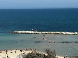Front Beach Apartment - 3 Bedrooms