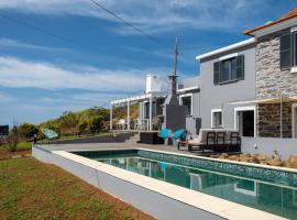 GuestReady - Quiet house & heated pool w sea view, B&B in Prazeres