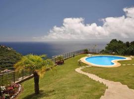 Plaza Bay Luxury Apartment with Swimming Pool, hotel en Calheta