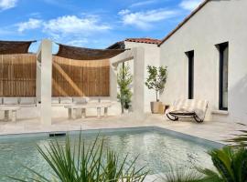 VILLA avec piscine aux portes d’Uzès, hotell i Saint-Siffret