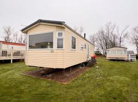 Northumberland Caravan Holiday, hotel with parking in Cresswell