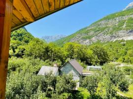 Mountain Oasis, B&B in Valbonë