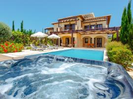Luxury Elite Villa AJ06 complete with a private, climate controlled pool and a relaxing outdoor Jacuzzi, Aphrodite Hills Resort, hotel i Pafos