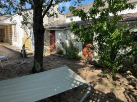 Petite maison et son jardinet, hotel Angers-ben