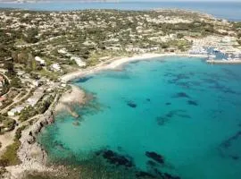 Air-conditioned apartment beach access on foot