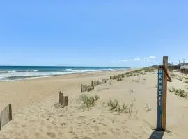 Kitty Hawk Apartment with Hot Tub - 1 Mi to Beach!