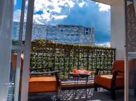 Serene Hills Home: Nairobi şehrinde bir otel