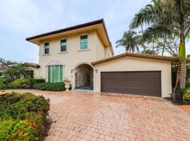Spacious Lighthouse Point Home with Pool and Grill!, hotel with parking in Lighthouse Point
