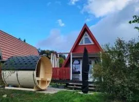 Idyllisches Ferienhaus am See mit Fass-Sauna, Liegewiese und Grill im Bayer Wald