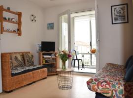 Appartement 1 chambre, avec loggia et vue sur le Port Olona, hotel in La Chaume