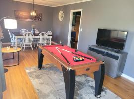 Capital City Eagle's Nest - Pool Table - Pet Friendly - 6 beds, villa in Montgomery