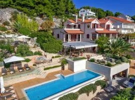 Villa Silversea in Hvar infinity heated pool