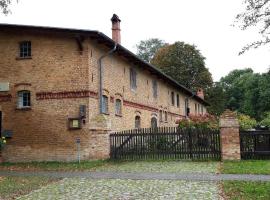 Kleine Ferienwohnung in Bugewitz mit Garten, Terrasse und Grill, hotel in Bugewitz