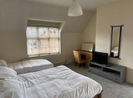 The Village Apartment, hotell i Blandford Forum