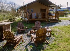 Rosgarron Safari Canvas Lodge Glorious Glamping: Magherafelt şehrinde bir otel