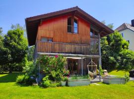 Freistehendes Haus-wenige Minuten zum Waginger See, hotel in Waging am See