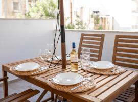 Brand New 2 Bed 2 Bath Apartment In Sliema By The Sea, Manuel Dimech Street, Sliema, hótel í nágrenninu