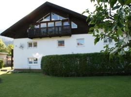 Gemütliche Ferienwohnung in Pflach mit Garten، فندق في Pflach
