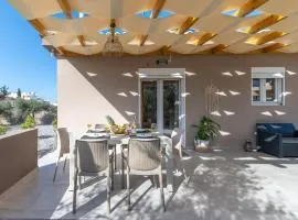 Newly Built Home with Garden, 400m to Beach