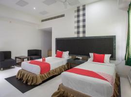 OYO Hotel Palak Residency Near Erragadda Metro Station, готель у місті Ameerpet