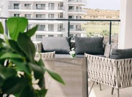 luxury 1 bed, Caesar Blue Resort, hotel with parking in Gastria