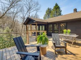 Modern Pisgah Forest Cabin on 60 Wooded Acres!、Pisgah Forestの別荘
