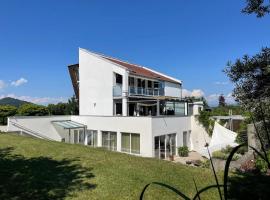 Villa mit großer Gartenanlage, hotel in Eberndorf