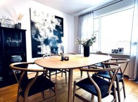 Lovely 2 bedroom apartment with a large own patio, Hotel mit Parkplatz in Garðabær