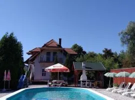 Wohnung in Balatonmáriafürd mit Terrasse, Garten und Grill