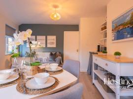 Stylish 2 Bedroom Apartment Close To The River & Station: Henley on Thames şehrinde bir daire