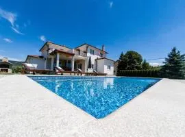 Villa Latica mit viel Privatsphäre, Pool und Aussicht