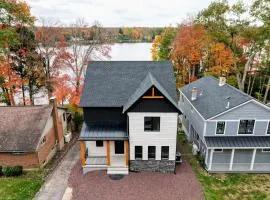 Lakeside Serenity by AvantStay Lakefront Newly Built Deck w Views